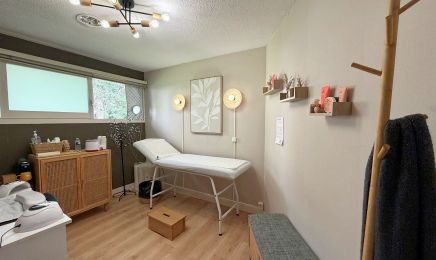 Esthetique Maeva Centre Médical du Perlic : Coiffeur à Lons