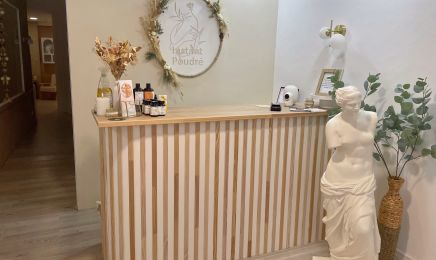 Instant Poudré : Manucure à Redon