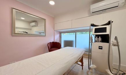 Laura S Esthéticienne - Prothésiste Ongulaire : Institut de beauté à Nice
