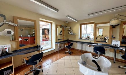 Friseur Modern Hairstyle Petra Albert: Friseur in Unterhohenried 