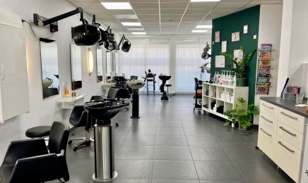 Atelier Schillerstraße: Kosmetikstudio in Ginsheim