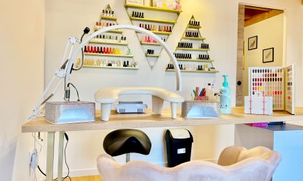 Stelou nail’s x Melanie lashes studio : Institut de beauté à Audenge