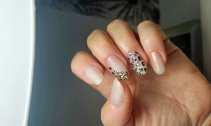 Ongles Enfolie : Institut de beauté à Rieux