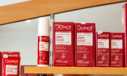 Charlott' Esthétic : Manucure à Firminy