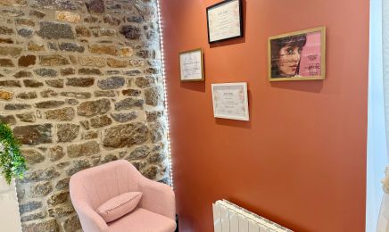 Une douceur colorée : Manucure à Combourg