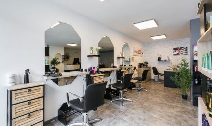 Au petit salon  : Coiffeur à Castets