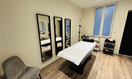 JR Nails & Lash Artist : Institut de beauté à Dijon