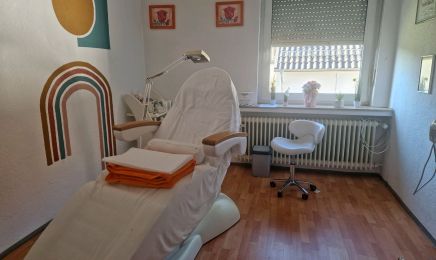Friseur Ihr Haarstudio: Kosmetikstudio in Altenbeken