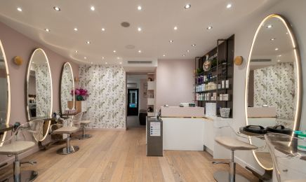 Yoni coiffure spécialiste coloration végétale  Ouvert 7/7 : Coiffeur à Paris
