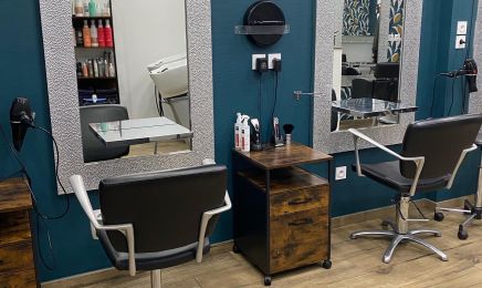 A l’angle  : Coiffeur à Plumelec