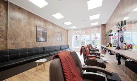 NURI Friseursalon: Kosmetikstudio in München