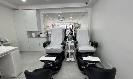 Kayli Nails -Spécialisé Manucure Russe & Beauté du Regard - Les Lilas : Institut de beauté à Les Lilas