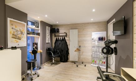 La tête ailleurs : Coiffeur à Plounéventer