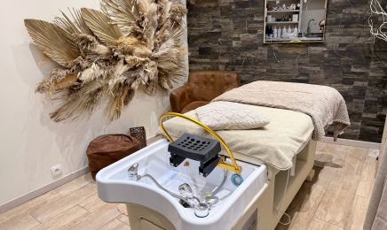 Le 825  : Coiffeur à Anse