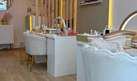 Studio B - Beauté des pieds / Ongles & Réflexologie / Head spa / Drainage lymphatique : Coiffeur à Brioude