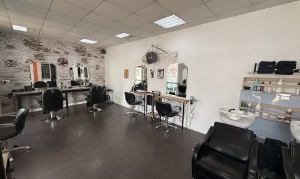 Elegance coiffure : Coiffeur à Tricot