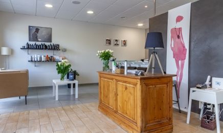 MN visagistes : Coiffeur à L'Herbergement