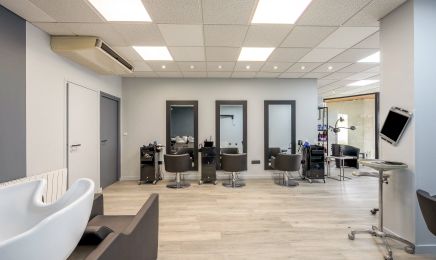 Image IN coiffure  : Coiffeur à La Biolle