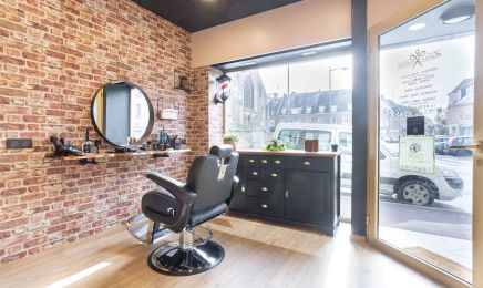 Laura Artisan Coiffeur  : Coiffeur à Périers