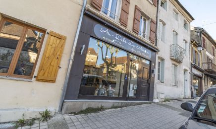 Au delà du Miroir by Perrine : Coiffeur à Buxy