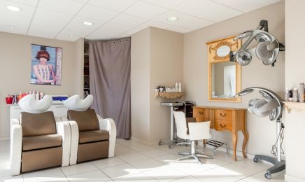 Double Jeu  : Coiffeur à Les Fins
