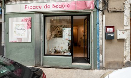 Naturellement moi : Manucure à Laroque