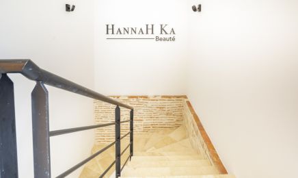 Hannah Ka O Green : Manucure à Boé