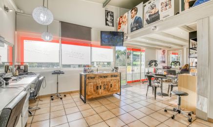 Color and Cut  : Coiffeur à Peypin