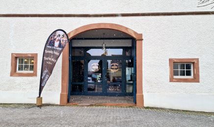 Beauty Salon & Babershop by Jacqi: Kosmetikstudio in Weiskirchen