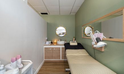 Brin de beauté : Manucure à Montrabé