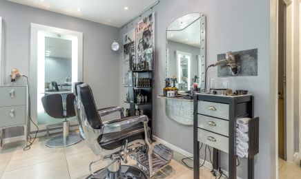 L’atelier des arts  : Coiffeur à Lambesc