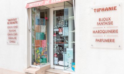 Institut Tiphanie : Manucure à Azay-le-Rideau