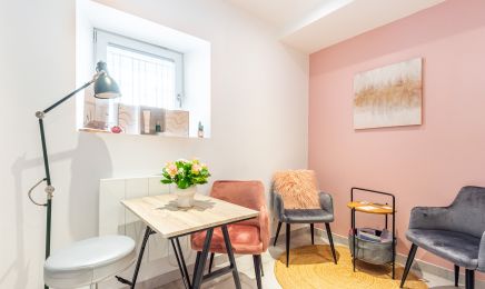 Rose Poudrée : Manucure à Épinal
