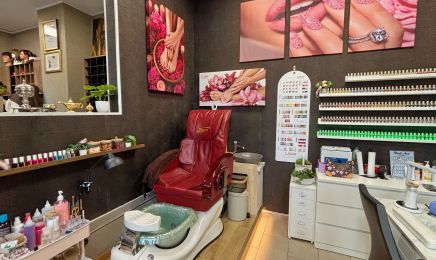 Friseursalon Kama: Nagelstudio in Leipzig