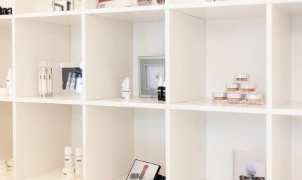 Zeitlos schön mit Nikitina : Nagelstudio in Duisburg