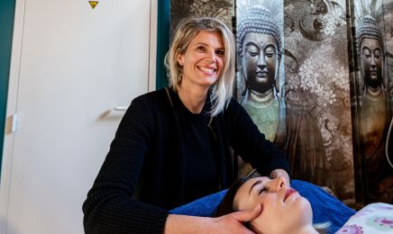 Institut Esprit Beauté  : Manucure à Gémozac