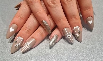 Douce heure des ongles : Manucure à Canéjan