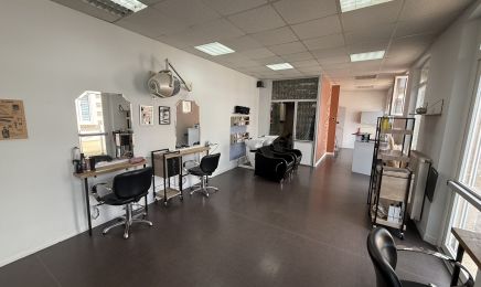 Elegance coiffure : Coiffeur à Tricot