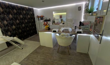 Ainsi soit elle  : Manucure à Montbrison