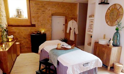 Étape Beauté : Manucure à Charolles
