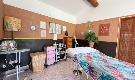 ESTHETICIENNE ET PSYCHOSOMATO-THÉRAPEUTE ÉNERGÉTICIENNE  : Barbier à Aureille