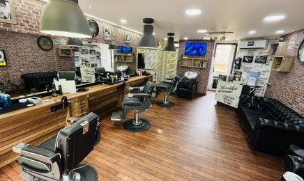 17th Barber : Barbier à Achères