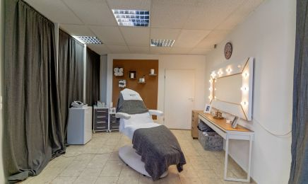 Haarkunst: Kosmetikstudio in Neusäß