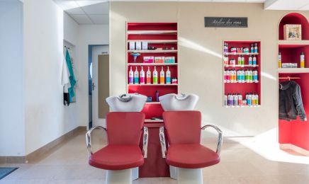 La Fille qui Coiffe : Coiffeur à Marthon