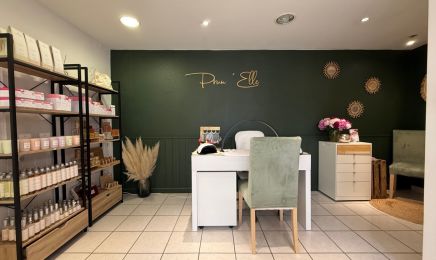 Prunelle esthetique  : Manucure à Noves