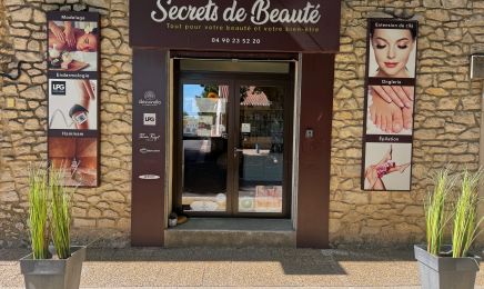 Secrets de beauté Marie Fleur : Manucure à Rochefort-du-Gard