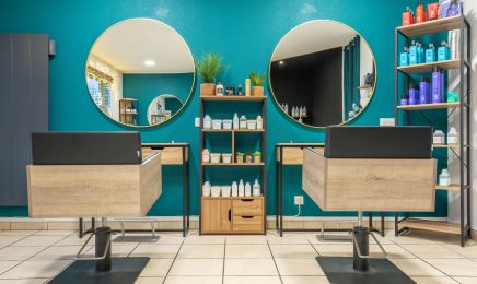 Un Hair de Rébellion  : Coiffeur à Roye