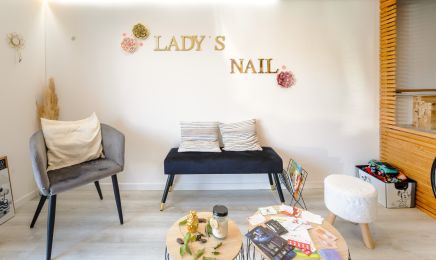 Lady's Nail & Cats Eyes : Institut de beauté à Savenès