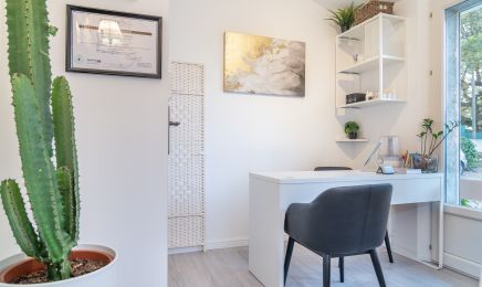 Eugé Beauté Brows : Manucure à Brignoles