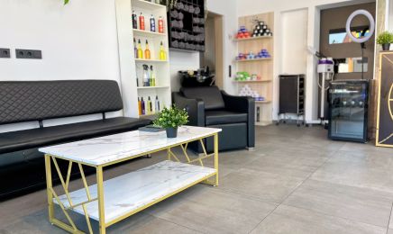 Golden Taj: Barbershop in Zell am Main